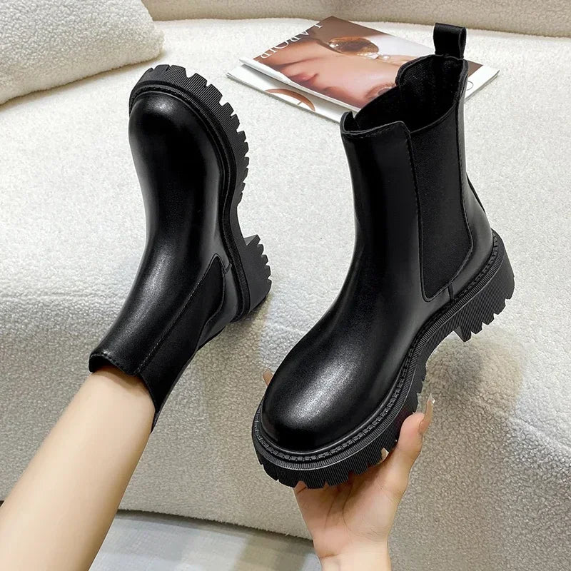 Chunky Black Platform Boots With Elastic Panel on Luulla display picture 1